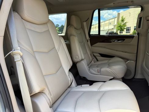Used 2017 Cadillac Escalade Luxury RWD image 42