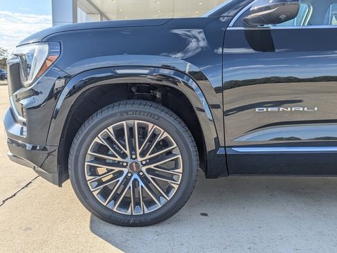 New 2026 GMC Terrain Denali w/ LPO, Floor Liner Package image 10