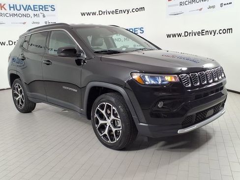Used 2024 Jeep Compass Limited AWD/4WD image 3