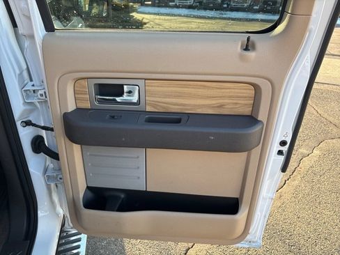 Used 2011 Ford F150 Lariat w/ Lariat Chrome Pkg image 29
