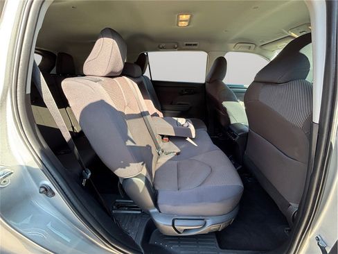 Used 2022 Toyota Highlander LE image 36