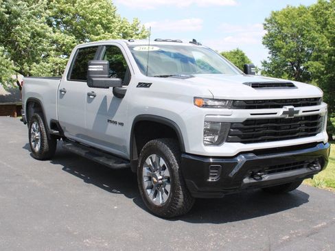 Used 2024 Chevrolet Silverado 2500 Custom w/ Custom Value Package AWD/4WD image 1