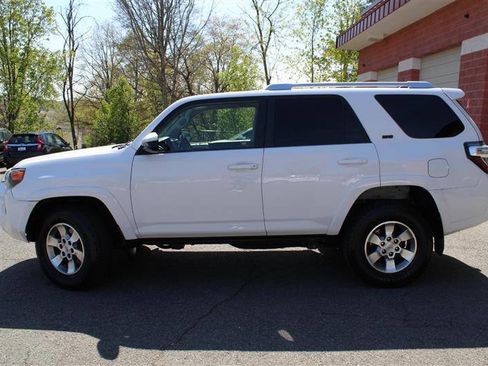 Used 2016 Toyota 4Runner SR5 AWD/4WD image 2
