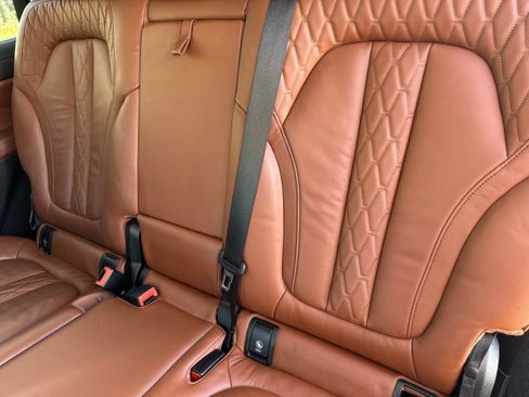 Used 2021 BMW X7 xDrive40i w/ Premium Package 2 image 14