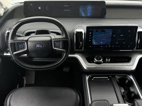 Used 2025 Ford Expedition Platinum AWD/4WD image 13