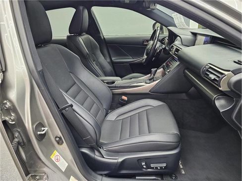 Used 2017 Lexus IS 200t RWD image 13