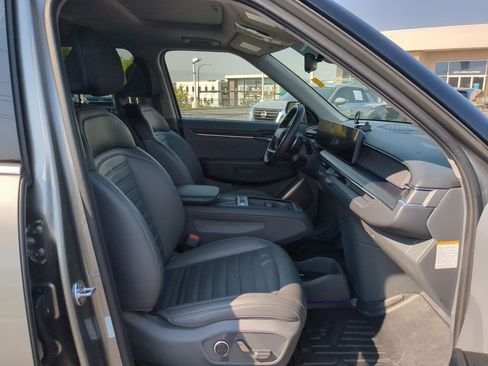 Certified 2024 Kia EV9 Land AWD/4WD image 28