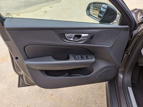 Certified 2025 Volvo V60 B5 Cross Country Plus image 9