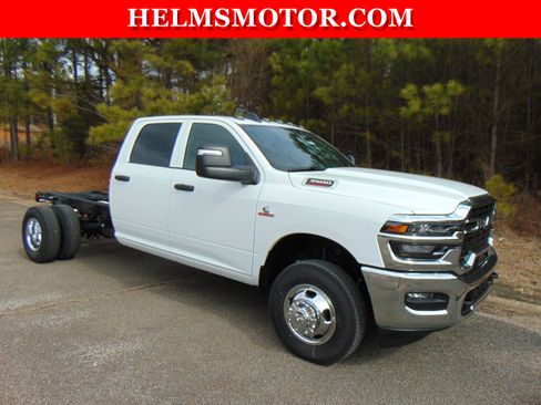 New 2026 RAM 3500 Tradesman AWD/4WD image 18