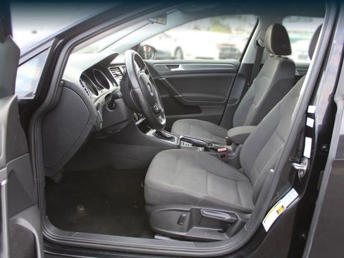 Used 2019 Volkswagen Golf S image 9
