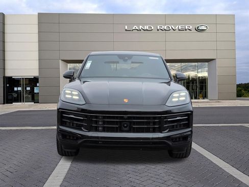 Used 2024 Porsche Cayenne Coupe AWD/4WD image 2