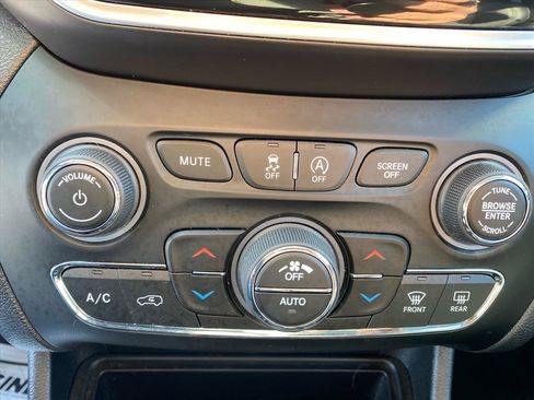 Used 2020 Jeep Cherokee Limited AWD/4WD image 14