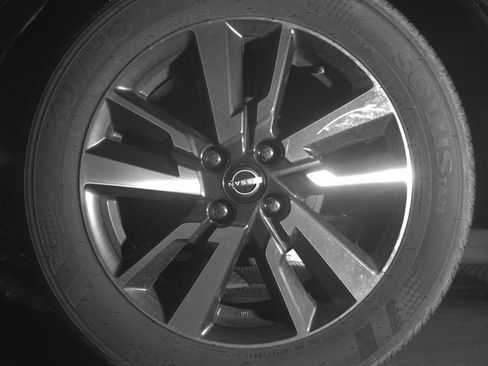 Used 2025 Nissan Versa SV FWD image 14