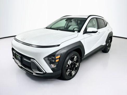 Used 2025 Hyundai Kona SEL FWD image 3