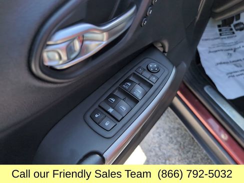 Used 2019 Jeep Cherokee Limited AWD/4WD image 13