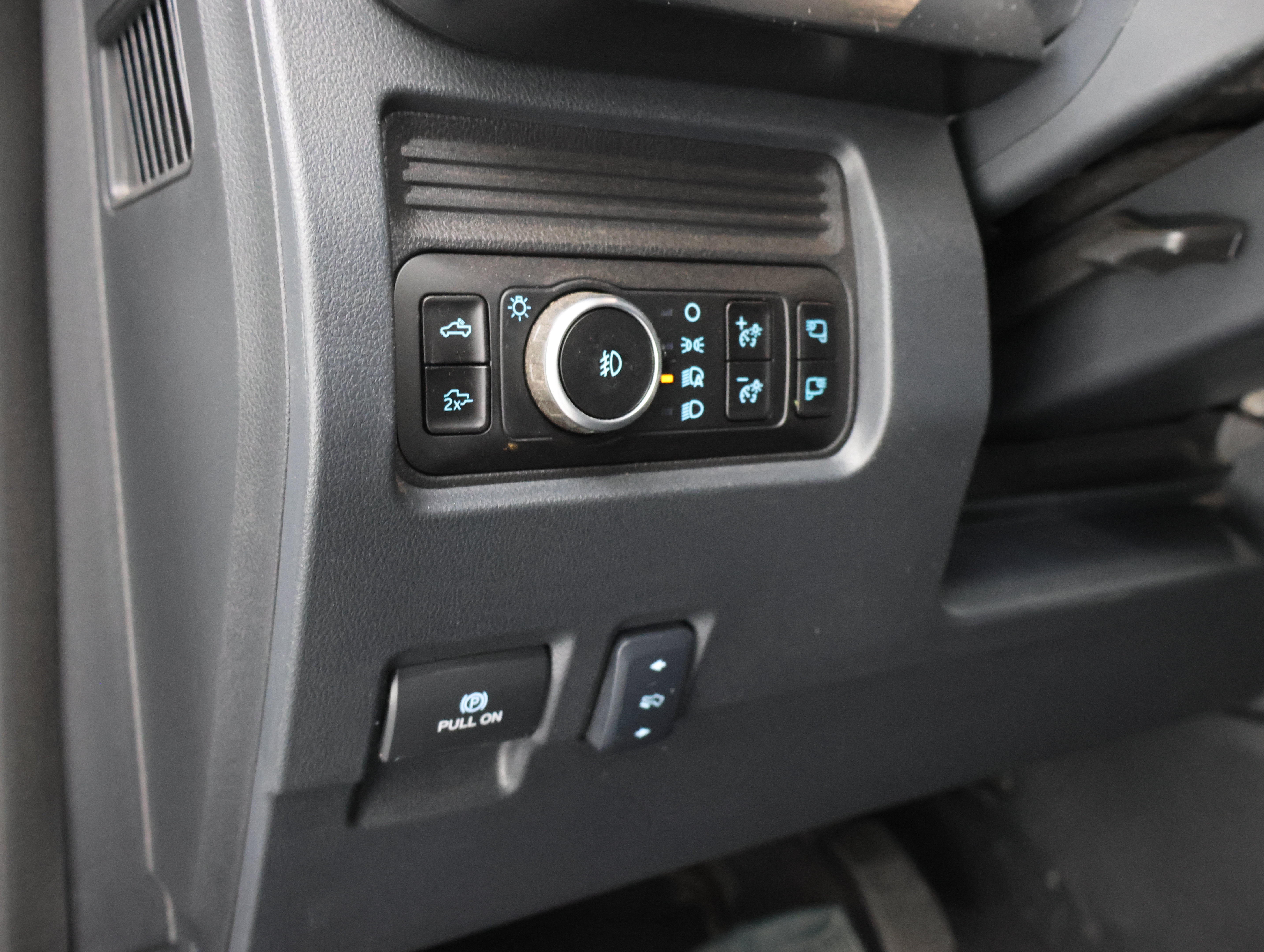 Used 2025 Ford F350 Lariat w/ Chrome Package AWD/4WD image 41