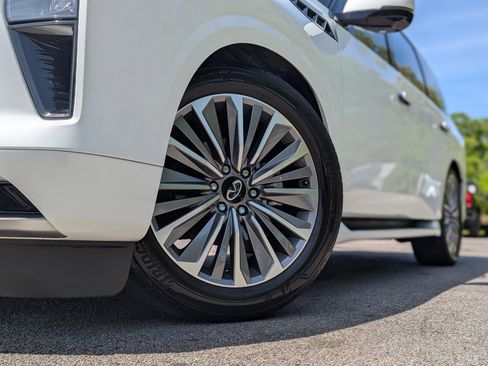 Used 2025 INFINITI QX80 Sensory image 40