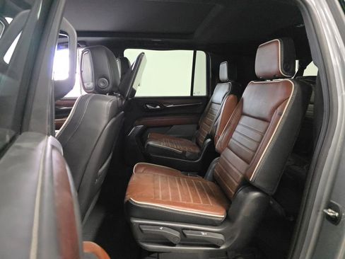 Used 2023 GMC Yukon XL Denali Ultimate image 10