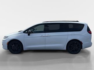 Used 2025 Chrysler Pacifica Limited FWD video 2