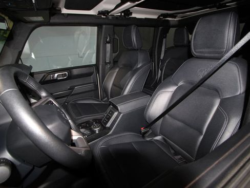 Used 2025 Ford Bronco Badlands AWD/4WD image 4
