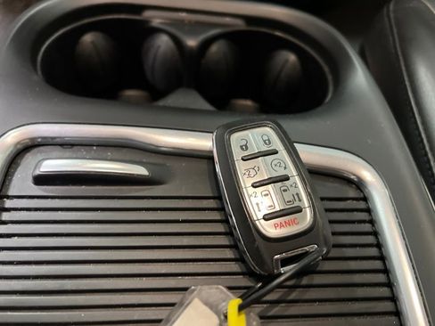 Used 2023 Chrysler Pacifica Touring-L FWD image 34