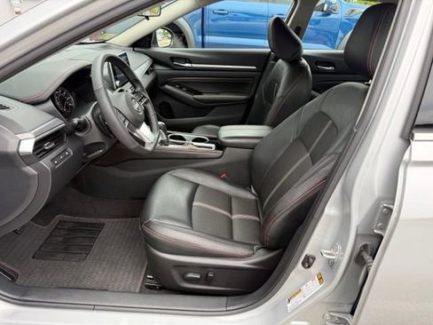 Used 2023 Nissan Altima 2.5 SR FWD image 17