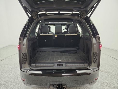 Used 2024 Land Rover Discovery Dynamic SE AWD/4WD image 21