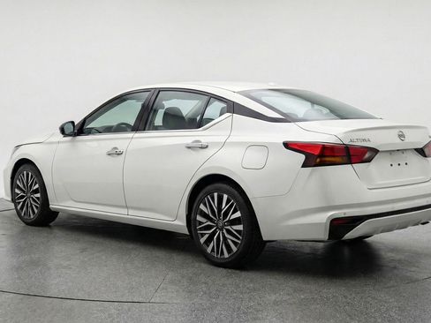 Used 2025 Nissan Altima 2.5 SV image 6