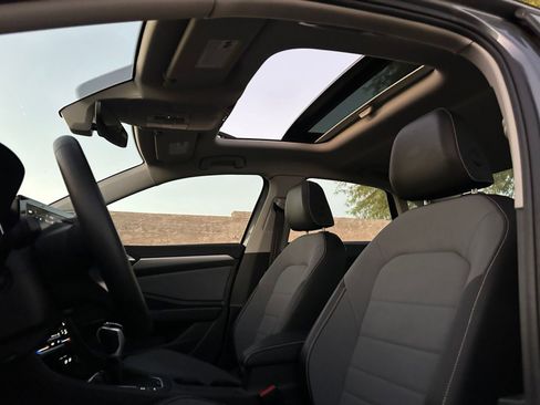 Used 2025 Volkswagen Jetta SE image 22