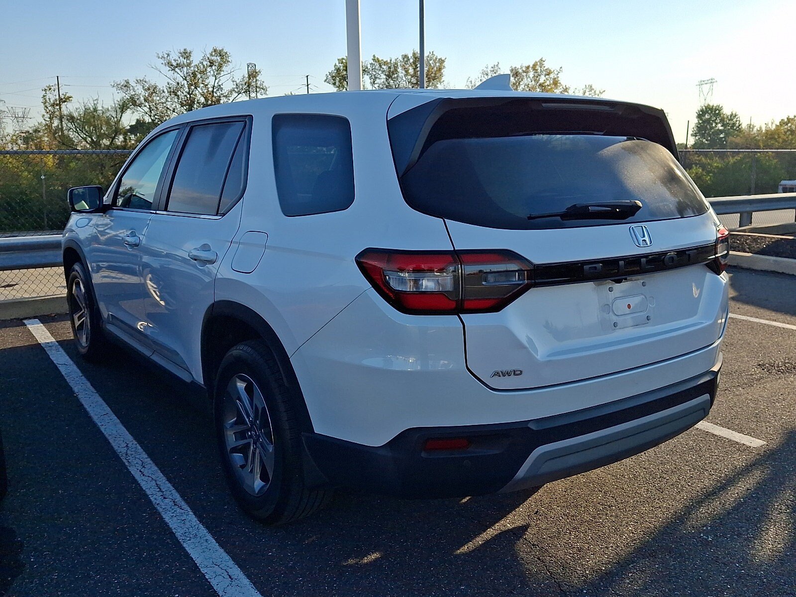 Used 2025 Honda Pilot EX-L image 3