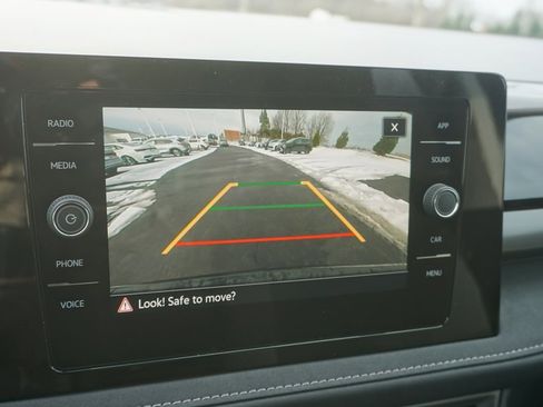 New 2026 Volkswagen Taos SE image 18