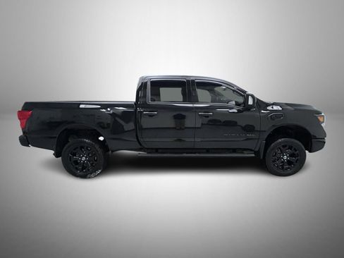 Used 2019 Nissan Titan SV w/ SV Convenience Package image 4