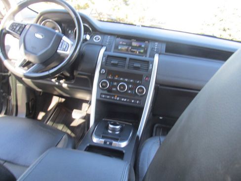 Used 2018 Land Rover Discovery Sport HSE image 32