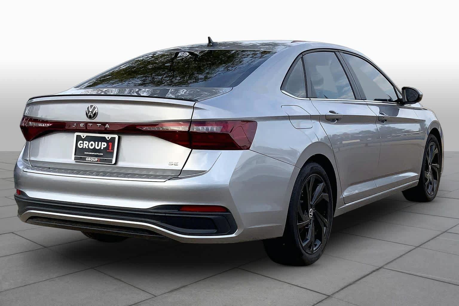 Used 2026 Volkswagen Jetta SE FWD image 12