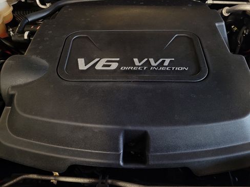 Used 2015 GMC Canyon SLT image 30