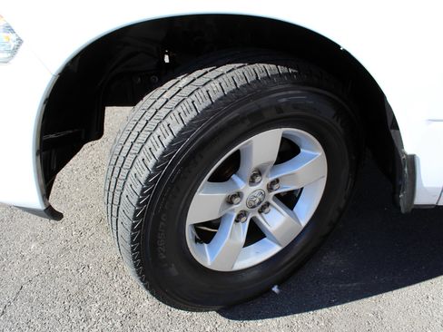 Used 2017 RAM 1500 Express RWD image 7
