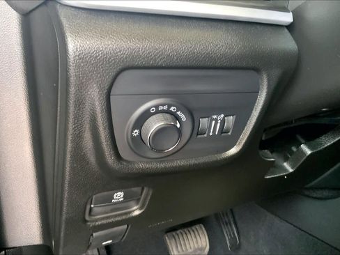 Used 2025 Jeep Grand Cherokee Altitude AWD/4WD image 35
