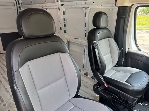 Used 2026 RAM ProMaster 2500 w/ Convenience Group FWD image 35