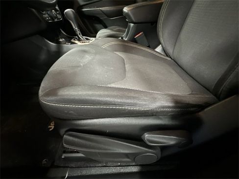 Used 2016 Jeep Cherokee Latitude image 18