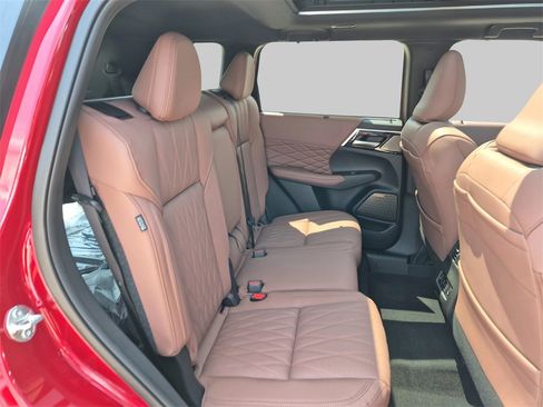 New 2025 Mitsubishi Outlander SEL image 24