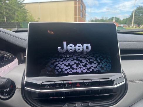 Used 2025 Jeep Compass Limited image 20