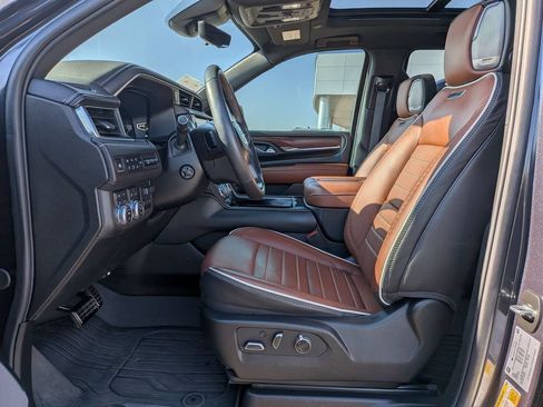 Used 2024 GMC Yukon XL Denali Ultimate AWD/4WD image 17