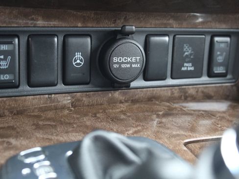 Used 2017 INFINITI QX80 4WD w/ Driver Assistance Package image 29