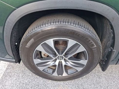 Used 2024 Toyota Highlander XLE image 4