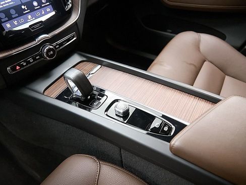 Used 2023 Volvo XC60 B5 Plus w/ Climate Package image 17