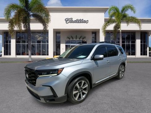 Used 2023 Honda Pilot Touring image 6