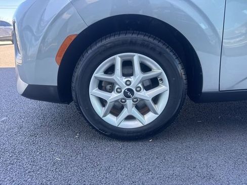 Used 2022 Kia Soul LX w/ Technology Package FWD image 9