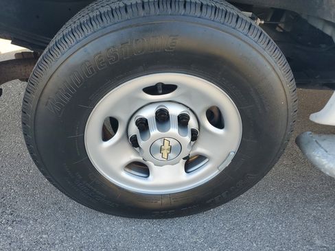 Used 2024 Chevrolet Express 2500 w/ Driver Convenience Package image 28