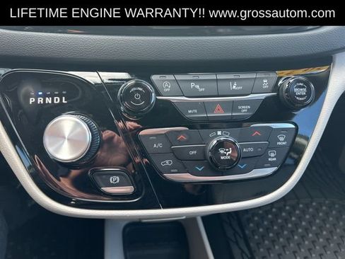 Used 2024 Chrysler Pacifica Touring-L FWD image 31