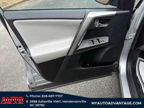 Used 2018 Toyota RAV4 XLE image 9